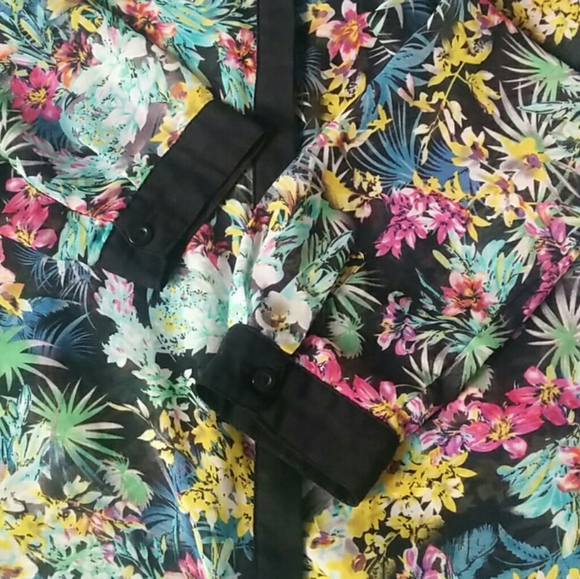 Brody Myles Light Floral Blouse - Picture 2 of 2